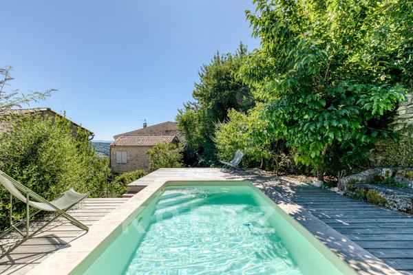 Maison de village 230m2 centre Forcalquier entièrement rénovée avec piscine