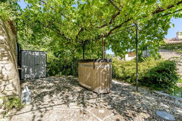 Maison de village 230m2 centre Forcalquier entièrement rénovée avec piscine