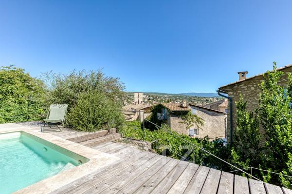 Maison de village 230m2 centre Forcalquier entièrement rénovée avec piscine