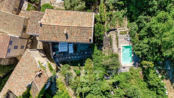 Maison de village 230m2 centre Forcalquier entièrement rénovée avec piscine