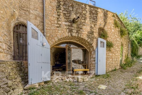 Maison de village 230m2 centre Forcalquier entièrement rénovée avec piscine
