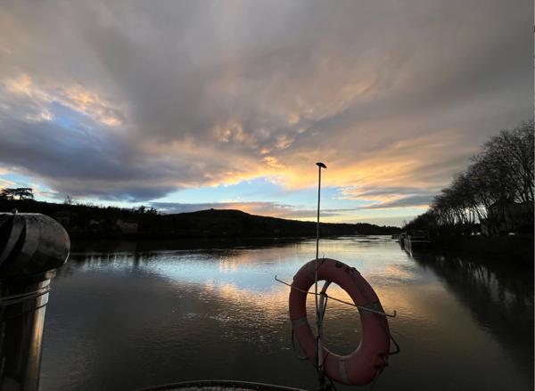 A SAISIR ! Péniche habitation 210m2 - Site SANOFI - cadre unique au calme