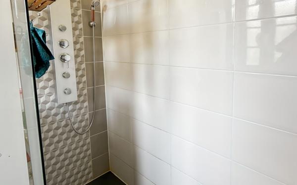 Maison à vendre    4 pièces • 156 m2 Douzillac