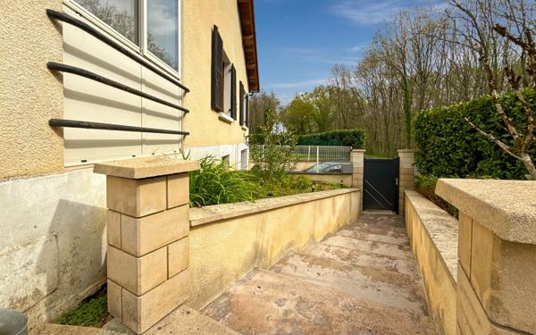 Maison à vendre    4 pièces • 156 m2 Douzillac