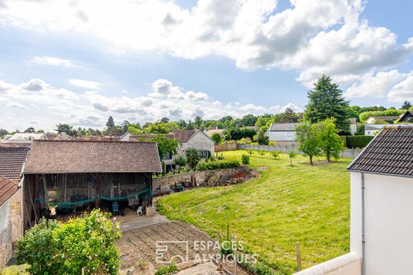 Loft baigné de lumière sous charpente ancienne, au coeur du village de Chambourcy