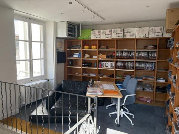 Bureaux à louer Poitiers centre 120m2 – immeuble indépendant avec parking privatif sécurisé