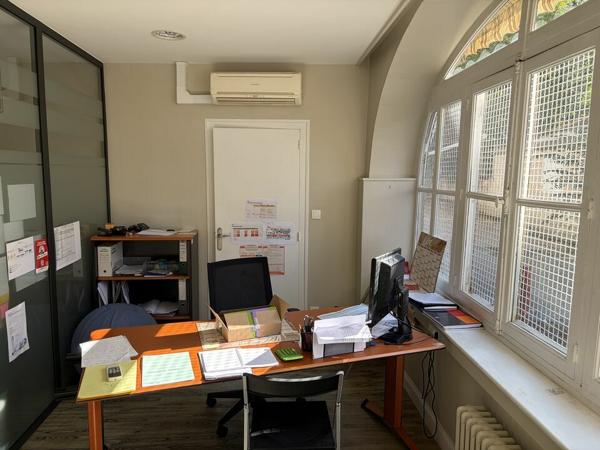 Bureaux à louer Poitiers centre 120m2 – immeuble indépendant avec parking privatif sécurisé