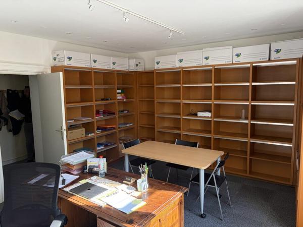 Bureaux à louer Poitiers centre 120m2 – immeuble indépendant avec parking privatif sécurisé