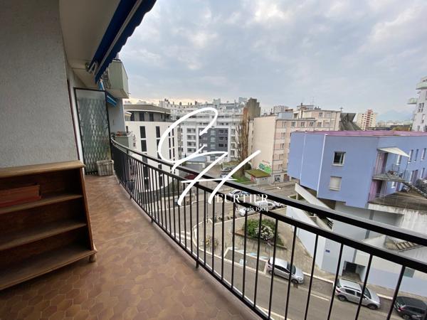 T3 meublé avec place de parking