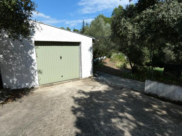 Maison T5 vue sur la garrigue de 142 m² avec Garage, Piscine et terrain.