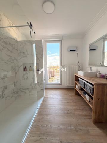 Maison 6 pièce(s) 4 chambre(s) 121 m²