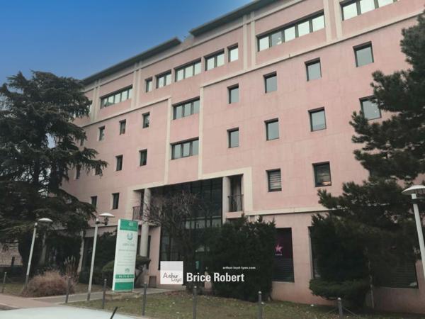 Bureaux à vendre lumineux à Lyon 9e dans Maisons d’Entreprises Vaise