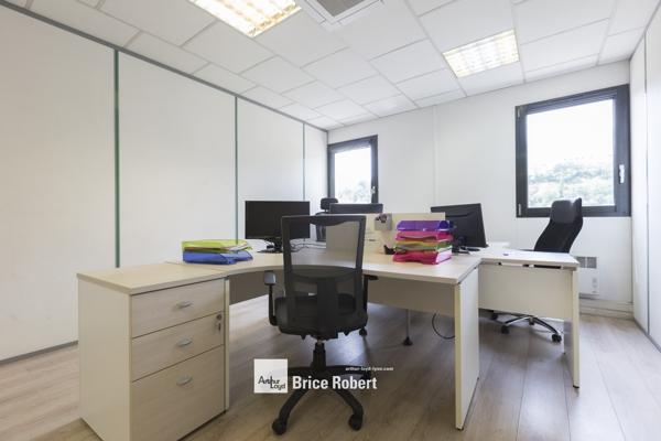Bureaux à vendre lumineux à Lyon 9e dans Maisons d’Entreprises Vaise