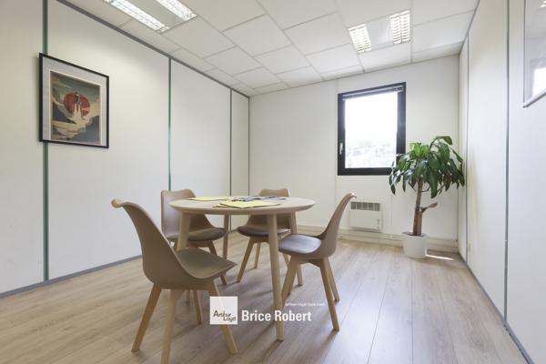 Bureaux à vendre lumineux à Lyon 9e dans Maisons d’Entreprises Vaise