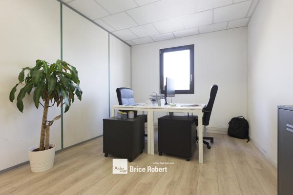 Bureaux à vendre lumineux à Lyon 9e dans Maisons d’Entreprises Vaise