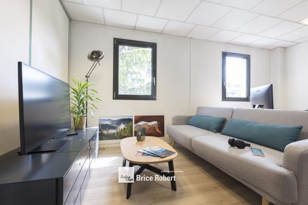 Bureaux à vendre lumineux à Lyon 9e dans Maisons d’Entreprises Vaise