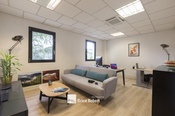 Bureaux à vendre lumineux à Lyon 9e dans Maisons d’Entreprises Vaise