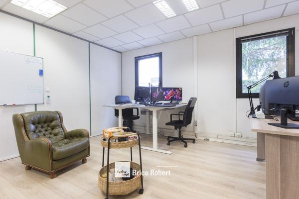 Bureaux à vendre lumineux à Lyon 9e dans Maisons d’Entreprises Vaise