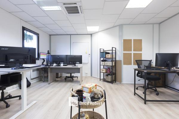 Bureaux à vendre lumineux à Lyon 9e dans Maisons d’Entreprises Vaise