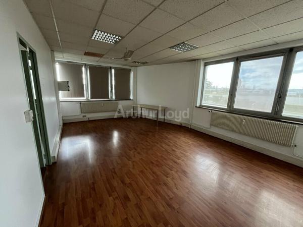 BUREAUX à VENDRE de 57.12 m²