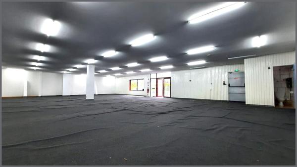 Local Commercial à BRESSUIRE, 79300 - 3 pièces 255m²