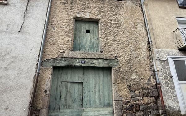 Maison à vendre    2 pièces •  Saint-Chély-d'Apcher