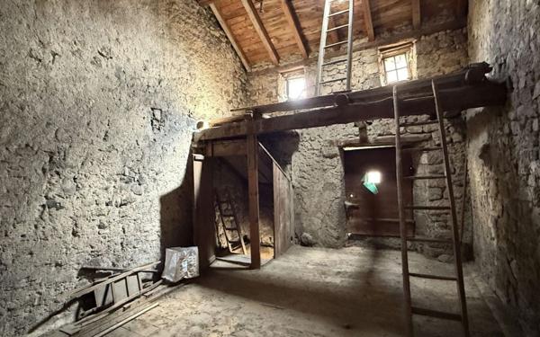 Maison à vendre    2 pièces •  Saint-Chély-d'Apcher