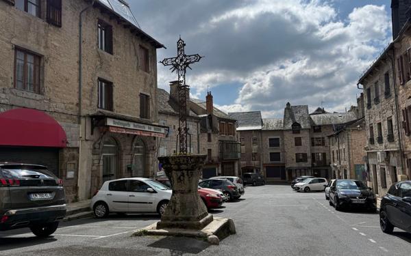 Maison à vendre    2 pièces •  Saint-Chély-d'Apcher