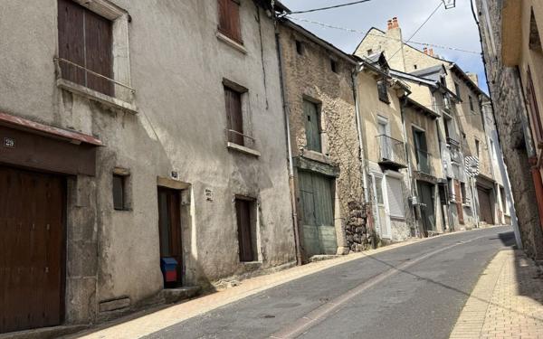 Maison à vendre    2 pièces •  Saint-Chély-d'Apcher