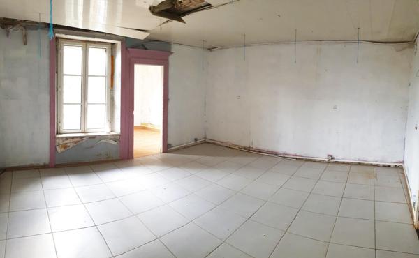 SAINT-LOUP-SUR-SEMOUSE (70800) — IMMEUBLE À RÉNOVER ENTIÈREMENT