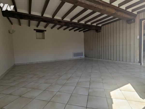 BOURGVALLEES - SOULLES - En campagne Maison de 9 pièces - dépendances - terrain.