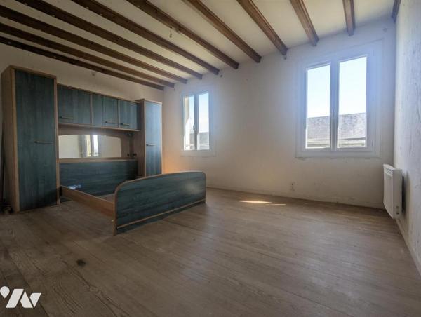 BOURGVALLEES - SOULLES - En campagne Maison de 9 pièces - dépendances - terrain.