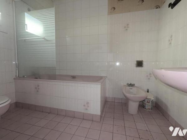 BOURGVALLEES - SOULLES - En campagne Maison de 9 pièces - dépendances - terrain.