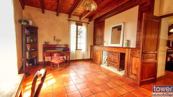 Propriete
                                                                                                                                                                                                                                                                                                                        6 pièce(s)                                                                                                                                                                                                          4 chambre(s)                                                                                                                                                                                                          150  m²