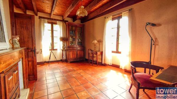 Propriete
                                                                                                                                                                                                                                                                                                                        6 pièce(s)                                                                                                                                                                                                          4 chambre(s)                                                                                                                                                                                                          150  m²