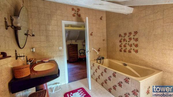 Propriete
                                                                                                                                                                                                                                                                                                                        6 pièce(s)                                                                                                                                                                                                          4 chambre(s)                                                                                                                                                                                                          150  m²