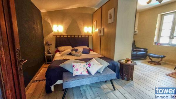 Propriete
                                                                                                                                                                                                                                                                                                                        6 pièce(s)                                                                                                                                                                                                          4 chambre(s)                                                                                                                                                                                                          150  m²