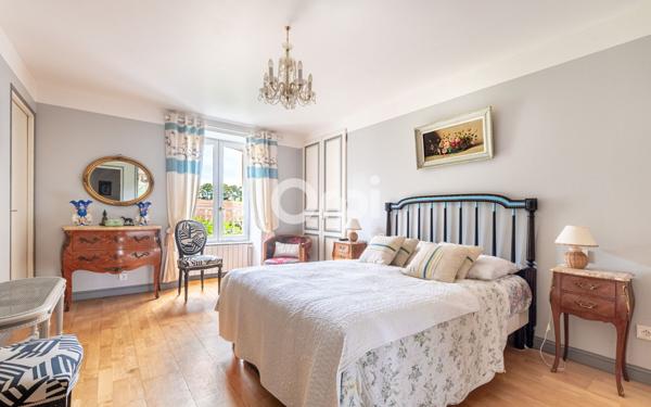 Maison à vendre    5 pièces • 220 m2 Chaptelat