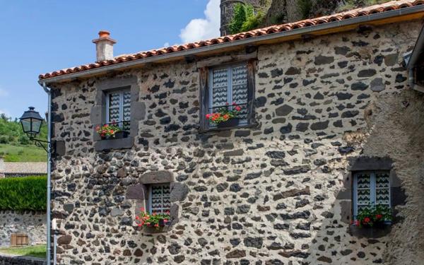 Maison à vendre    2 pièces • 46 m2 Andelat