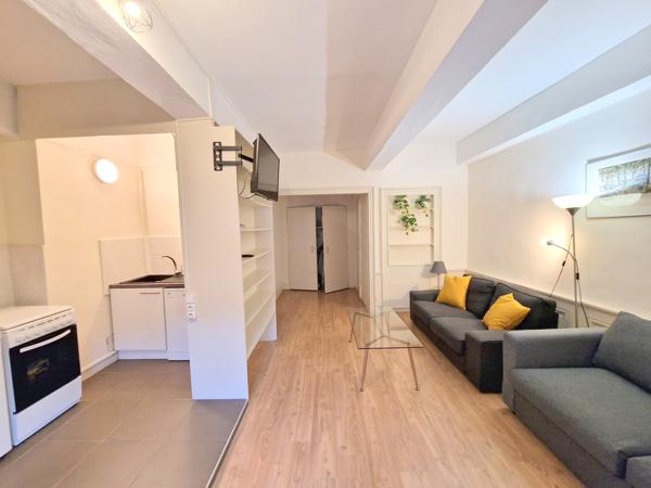 Lyon (69002) Grand studio meublé de 37m2, rue dauphin LYON 2- Disponible 28/11 !