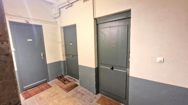 Lyon (69002) Grand studio meublé de 37m2, rue dauphin LYON 2- Disponible 28/11 !