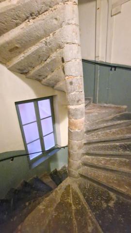 Lyon (69002) Grand studio meublé de 37m2, rue dauphin LYON 2- Disponible 28/11 !