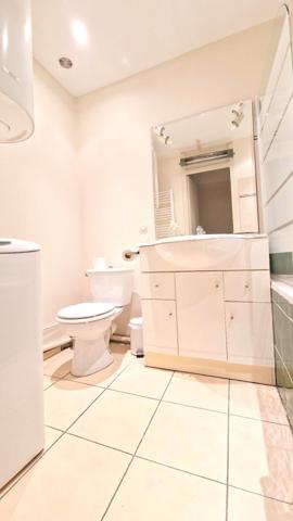 Lyon (69002) Grand studio meublé de 37m2, rue dauphin LYON 2- Disponible 28/11 !