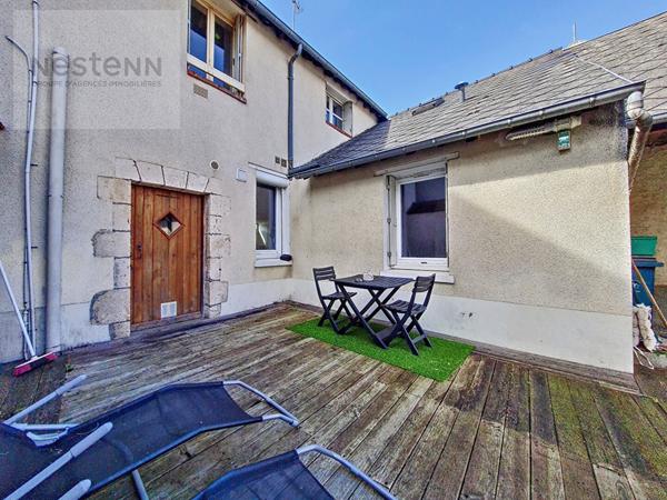 ORLEANS- PETIT IMMEUBLE DE RAPPORT COMPRENANT 2 APPARTEMENTS- DPE C - DEPENDANCE EN PIERRES - JARDINET - CAVE