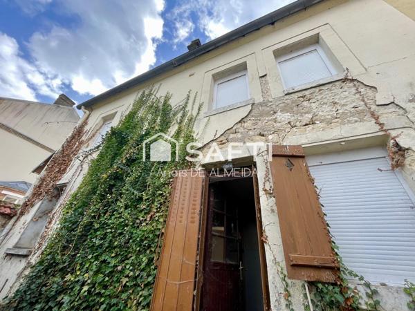 Un bijou ancien à rénover, avec grenier et jardin, idéal pour votre projet sur mesure.