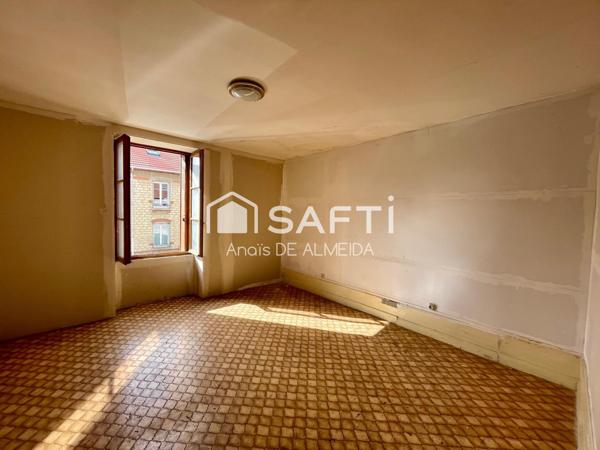 Un bijou ancien à rénover, avec grenier et jardin, idéal pour votre projet sur mesure.