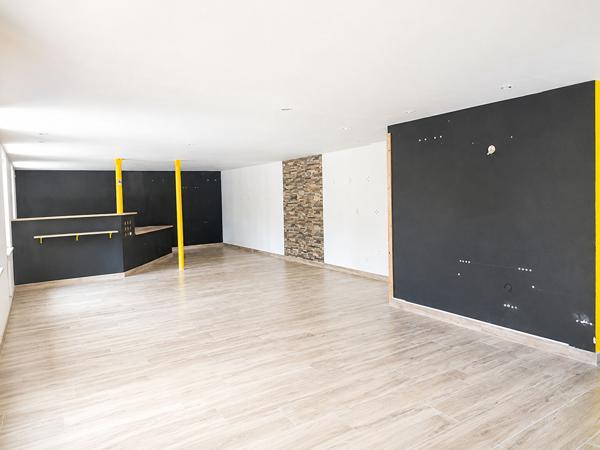 Local d'activité à Chaumont de plus de 137m2 avec possibilité de parking.