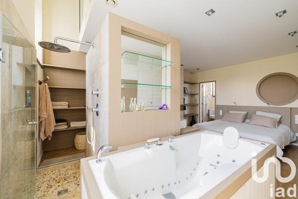 Maison de ville 5 pièces de 141 m² à La Rochelle (17000)