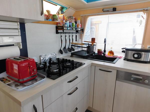 Tjalk Hollandais d’exception – 18 m – 55 m² habitables – Bateau d’habitation de caractère