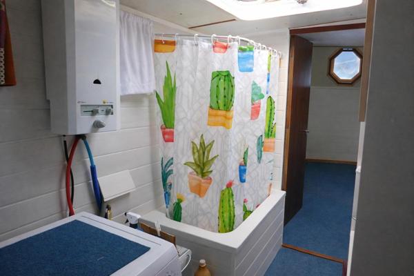 Tjalk Hollandais d’exception – 18 m – 55 m² habitables – Bateau d’habitation de caractère